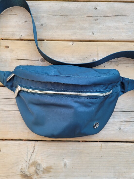 lululemon athletica Handbags - Lululemon City Adventurer Belt Bag 2.5L
